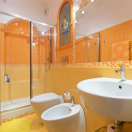 Cappuccini Family & Group 3 Bedrooms Jacuzzi Fast Wi-fi Air Conditioned Tram * Florence