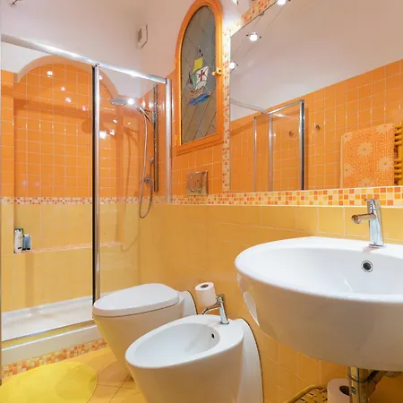 Cappuccini Family & Group 3 Bedrooms Jacuzzi Fast Wi-fi Air Conditioned Tram Флоренция